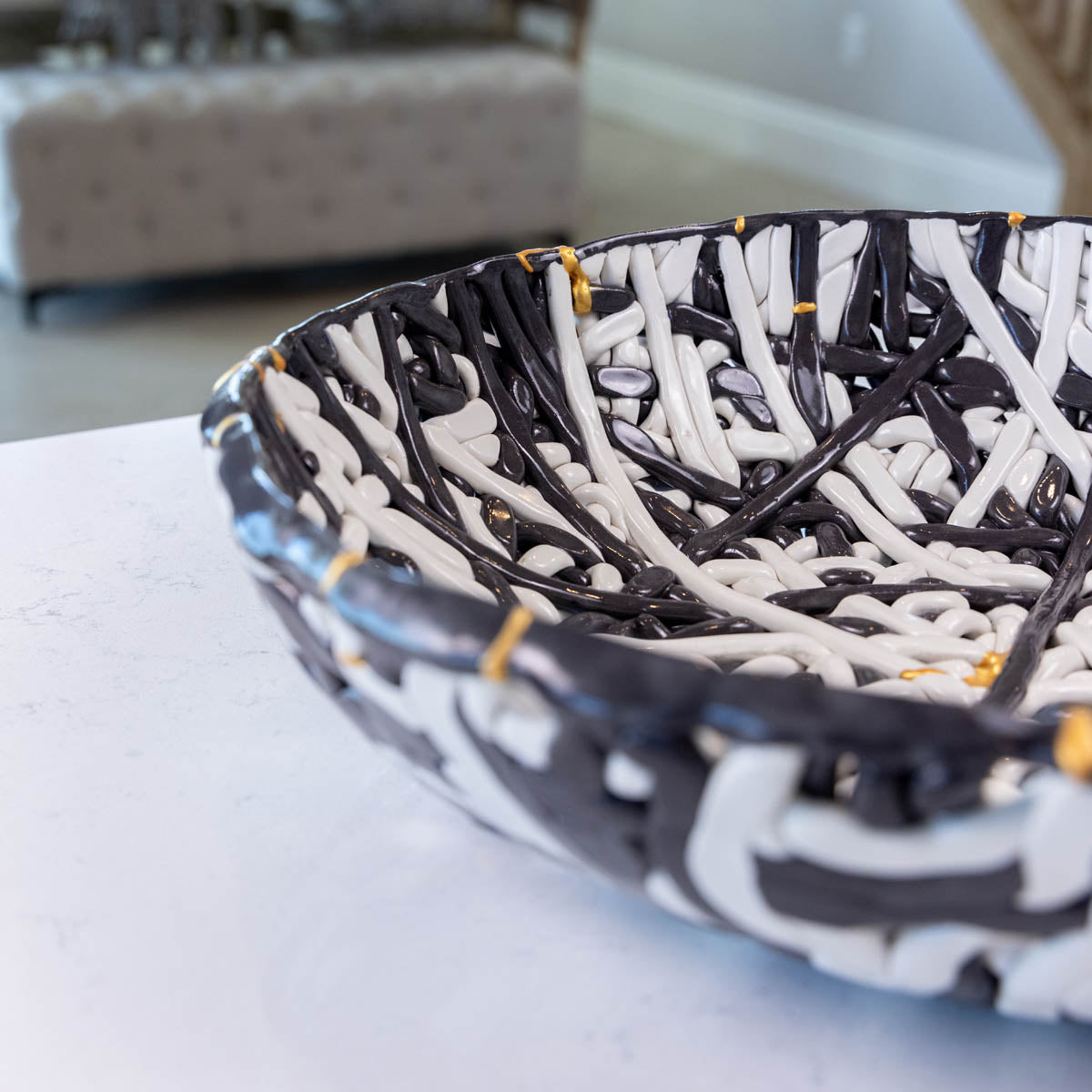 Elegant Home Décor: The Allure of Black Bowl Decorative Accents